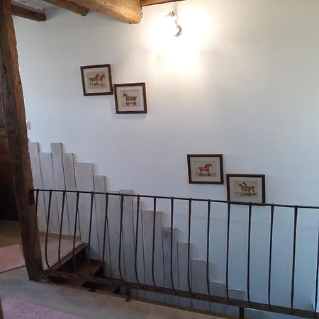 Holiday home Aux Chevaux Rois *